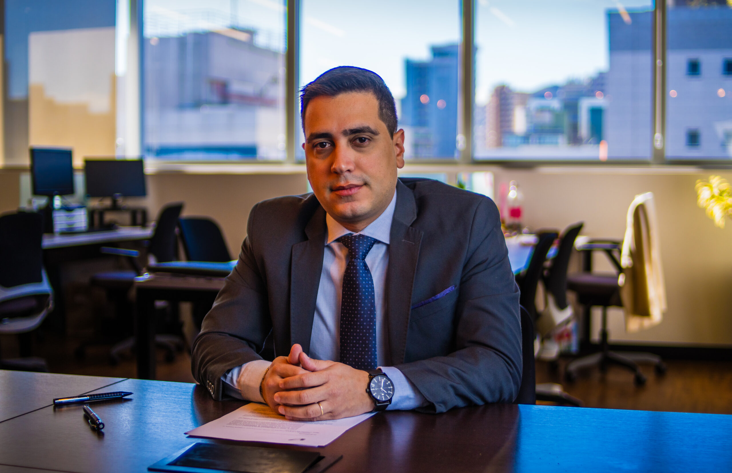Advogado especialista em Direito Empresarial, Processual Civil e Fundiário, escritório Parreira e Bueno.