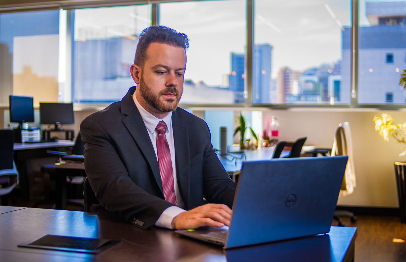 Advogado especialista em Direito do Trabalho e Direito Condominial, escritório Parreira e Bueno